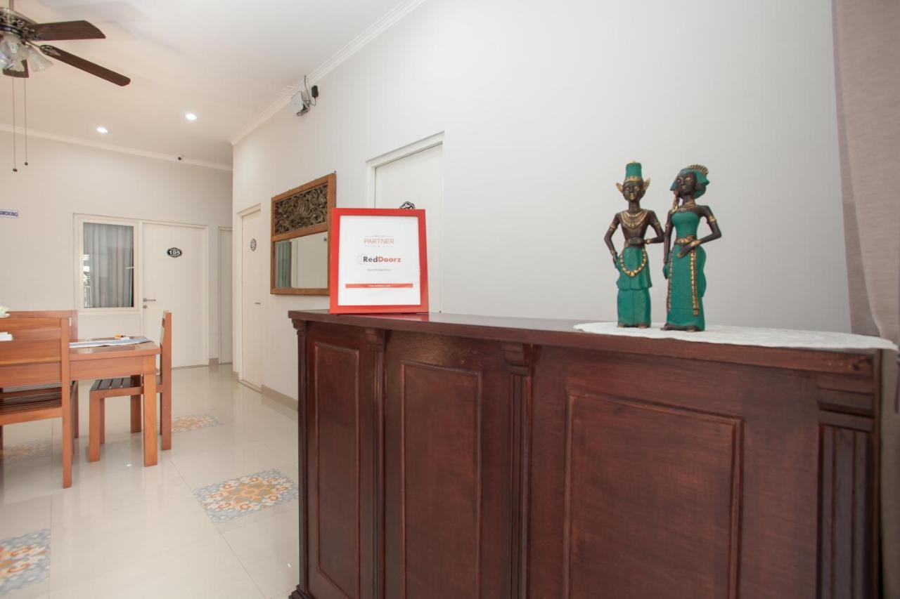 Reddoorz @ Wiyung 3 Ξενοδοχείο Σουραμπάγια Εξωτερικό φωτογραφία