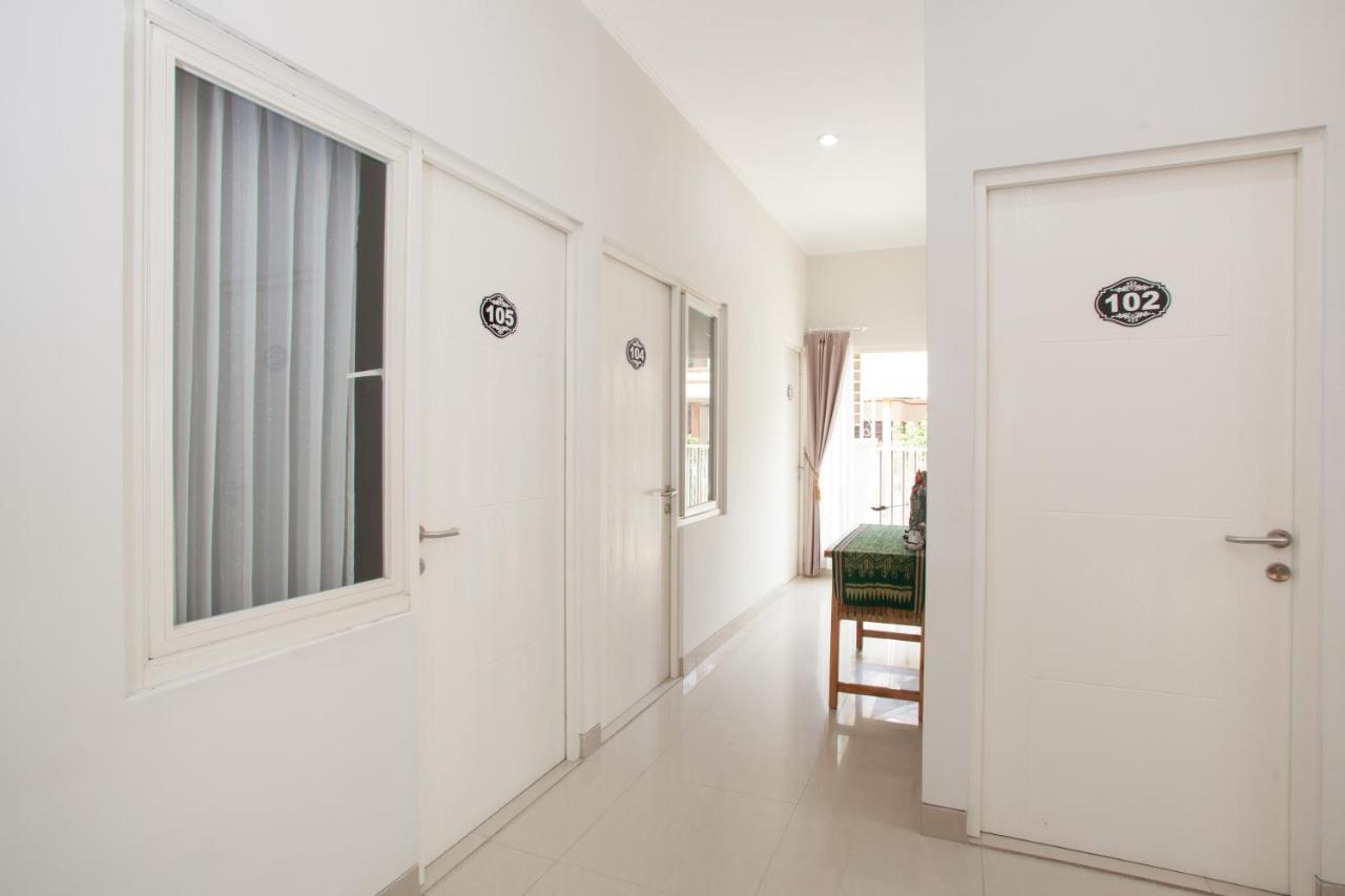 Reddoorz @ Wiyung 3 Ξενοδοχείο Σουραμπάγια Εξωτερικό φωτογραφία