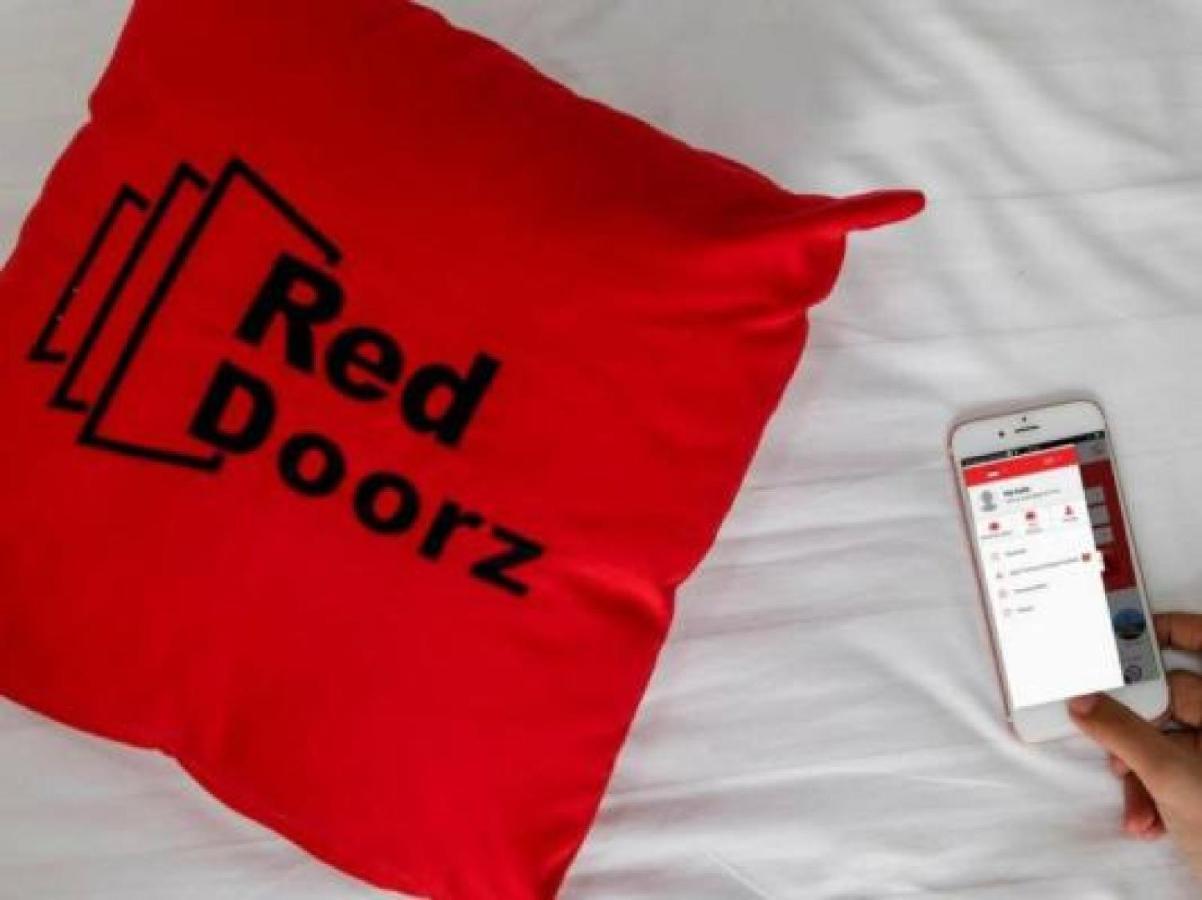 Reddoorz @ Wiyung 3 Ξενοδοχείο Σουραμπάγια Εξωτερικό φωτογραφία
